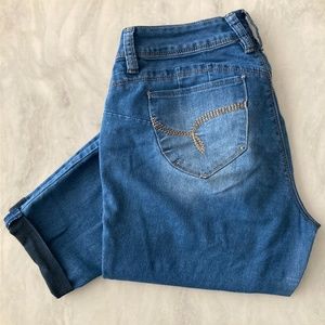Ankle length butt-lift jeans - Women